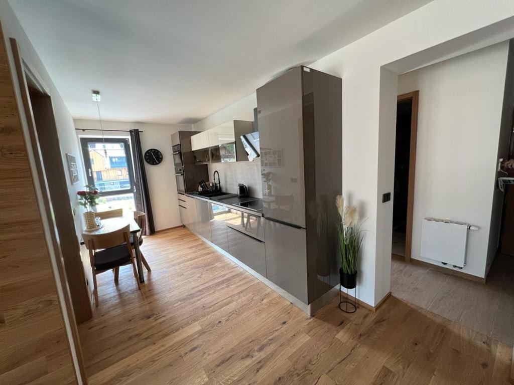 Luxusni Apartman Grand V Centru Harrachova Se Soukromou Mega Terasou, S Privatnim Parkovanim Zdarma, S Moznosti Dobijeni Wallbox Ev A Vyhledem Na Harrachovsky Kostelicek Εξωτερικό φωτογραφία