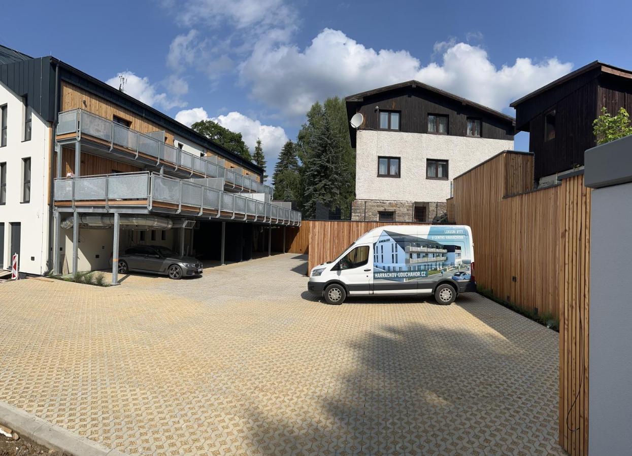 Luxusni Apartman Grand V Centru Harrachova Se Soukromou Mega Terasou, S Privatnim Parkovanim Zdarma, S Moznosti Dobijeni Wallbox Ev A Vyhledem Na Harrachovsky Kostelicek Εξωτερικό φωτογραφία
