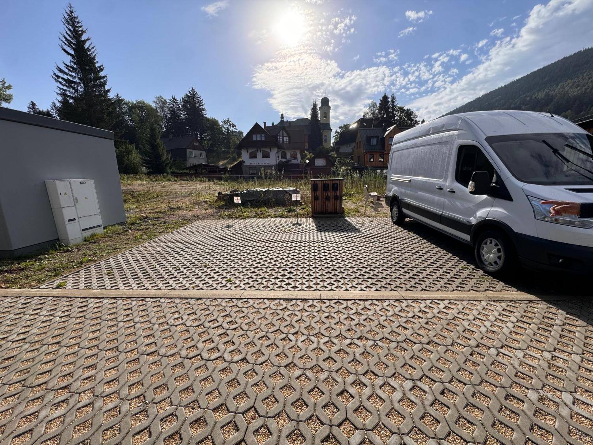 Luxusni Apartman Grand V Centru Harrachova Se Soukromou Mega Terasou, S Privatnim Parkovanim Zdarma, S Moznosti Dobijeni Wallbox Ev A Vyhledem Na Harrachovsky Kostelicek Εξωτερικό φωτογραφία